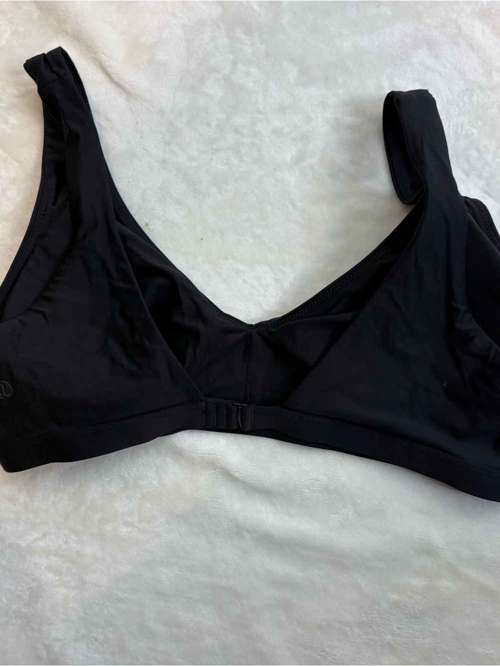 Lululemon Swim Black Bikini Top Size 6 removable cups - Picture 2 of 6